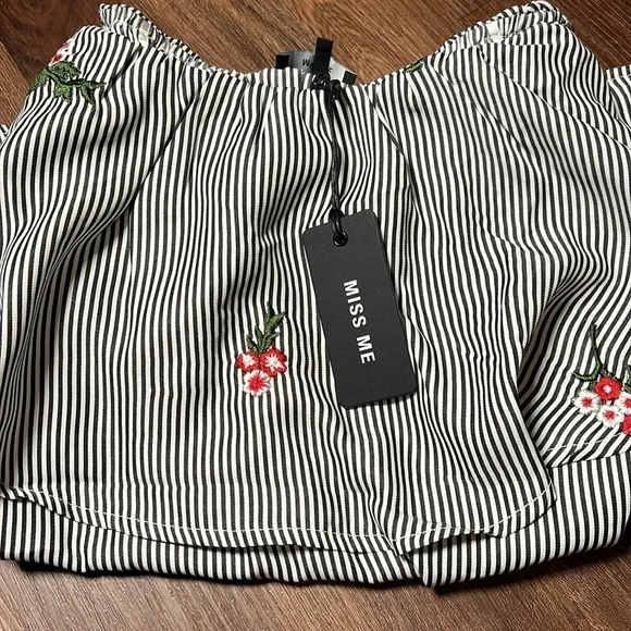 Miss Me Off The Shoulder Top - Picture 3 of 3